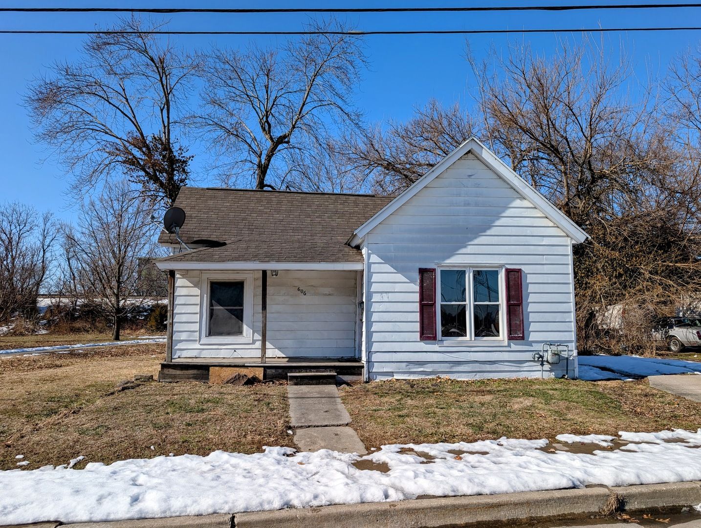 606 S WASHINGTON Street — Carbondale, IL 62901