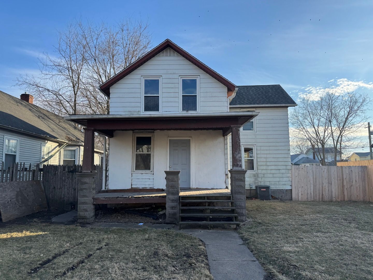 323 1st Avenue — Clinton, IA 52372