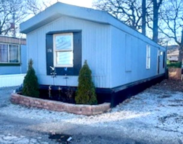 7240 107th Street W #136 — Worth, IL 60482