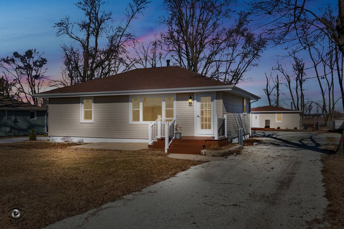 5101 1000 N Road, Kankakee, IL 60901