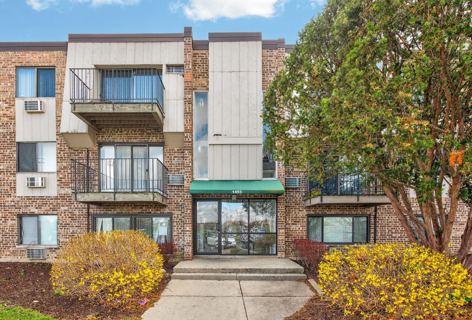 1493 N Winslowe Drive #104 — Palatine, IL 60074