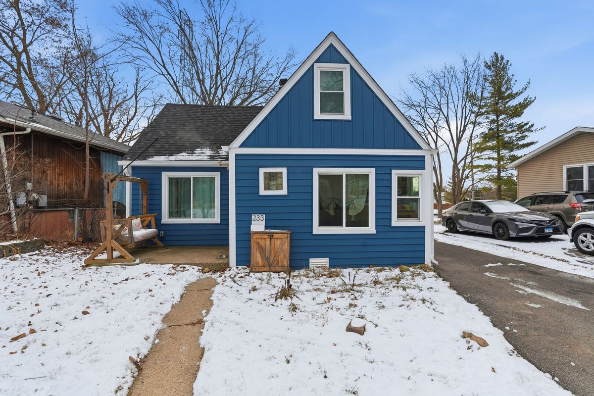 233 Hawthorne Drive, Round Lake Beach, IL 60073