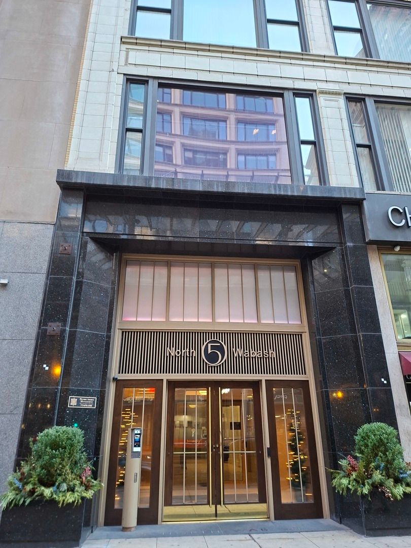 5 Wabash Avenue — Chicago, IL 60602