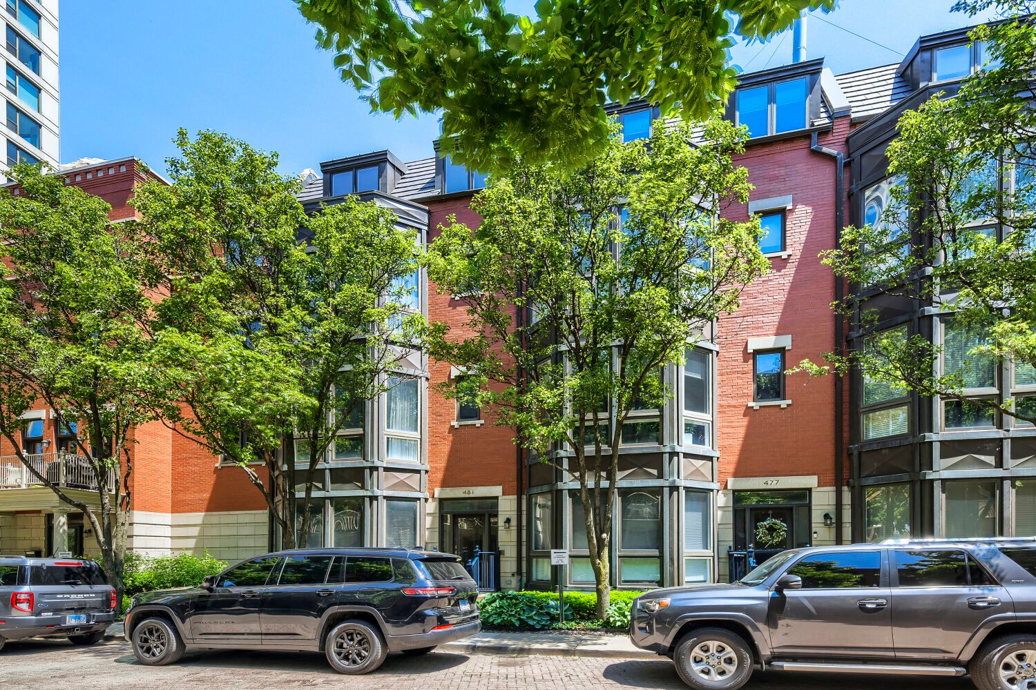 481 N Clinton Street — Chicago, IL 60654
