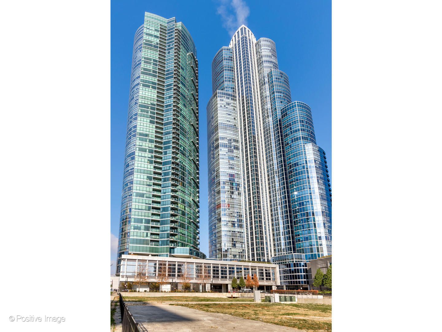 1201 S Prairie Avenue #2402 — Chicago, IL 60605