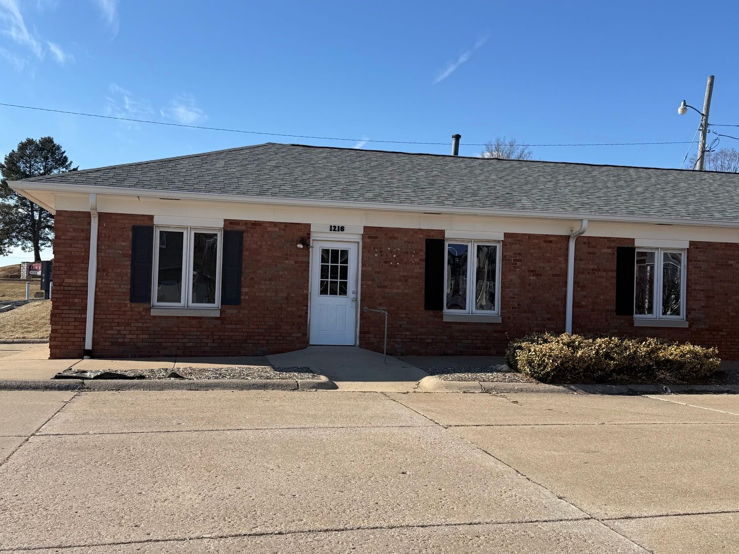 1216 E 37th Street — Davenport, IA 52807