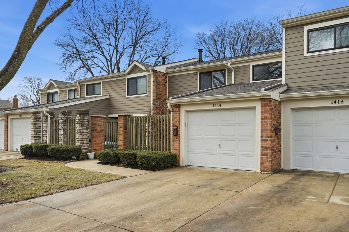 1414 Bridgeport Drive, Mount Prospect, IL 60056