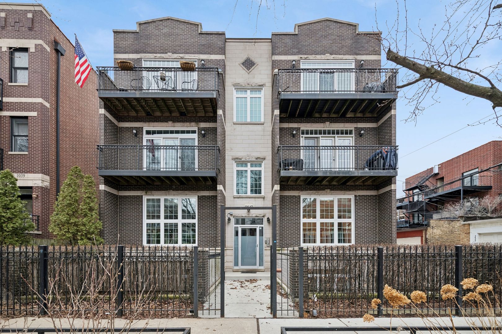 1043 W NEWPORT Avenue #1W — Chicago, IL 60657