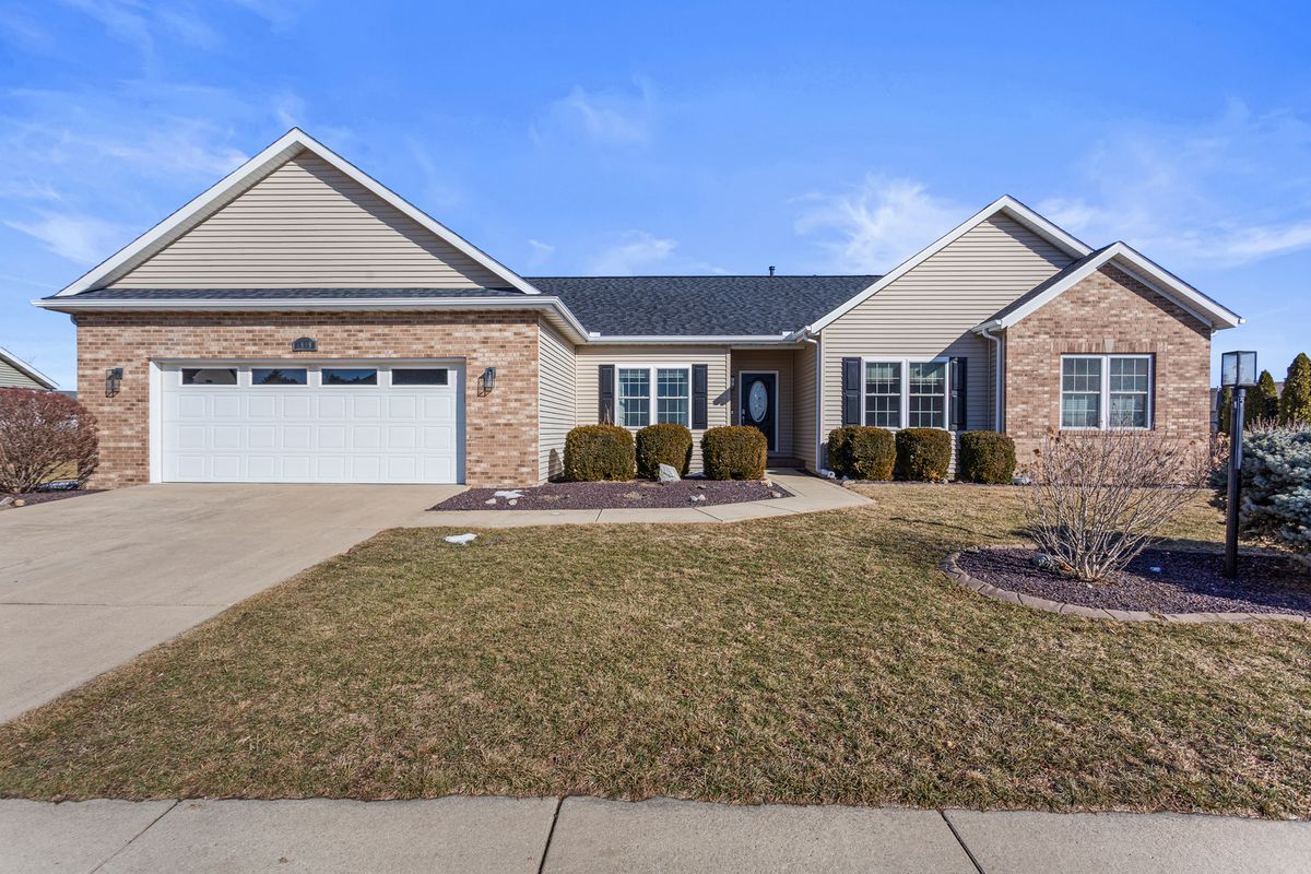 1808 Orchard Drive, Mahomet, IL 61853