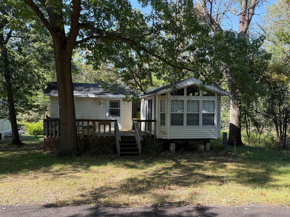 17-44 Woodhaven Lakes, Sublette, IL 61367