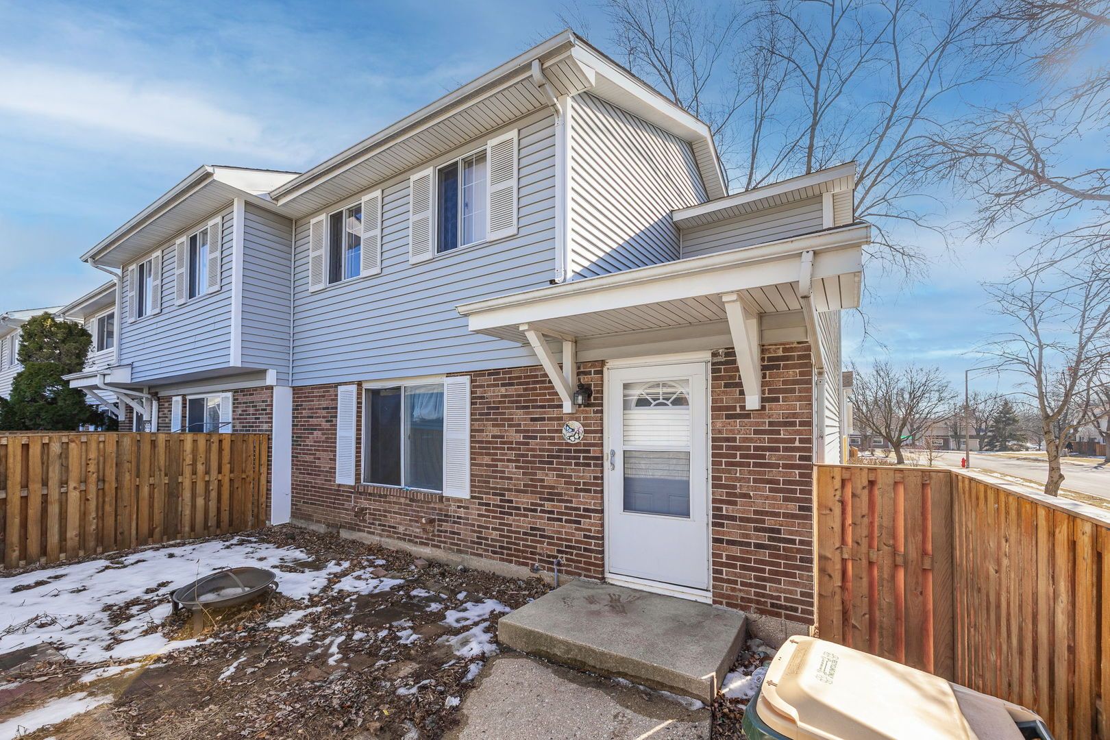 1 Scarlet Hawthorne Court — Woodridge, IL 60517