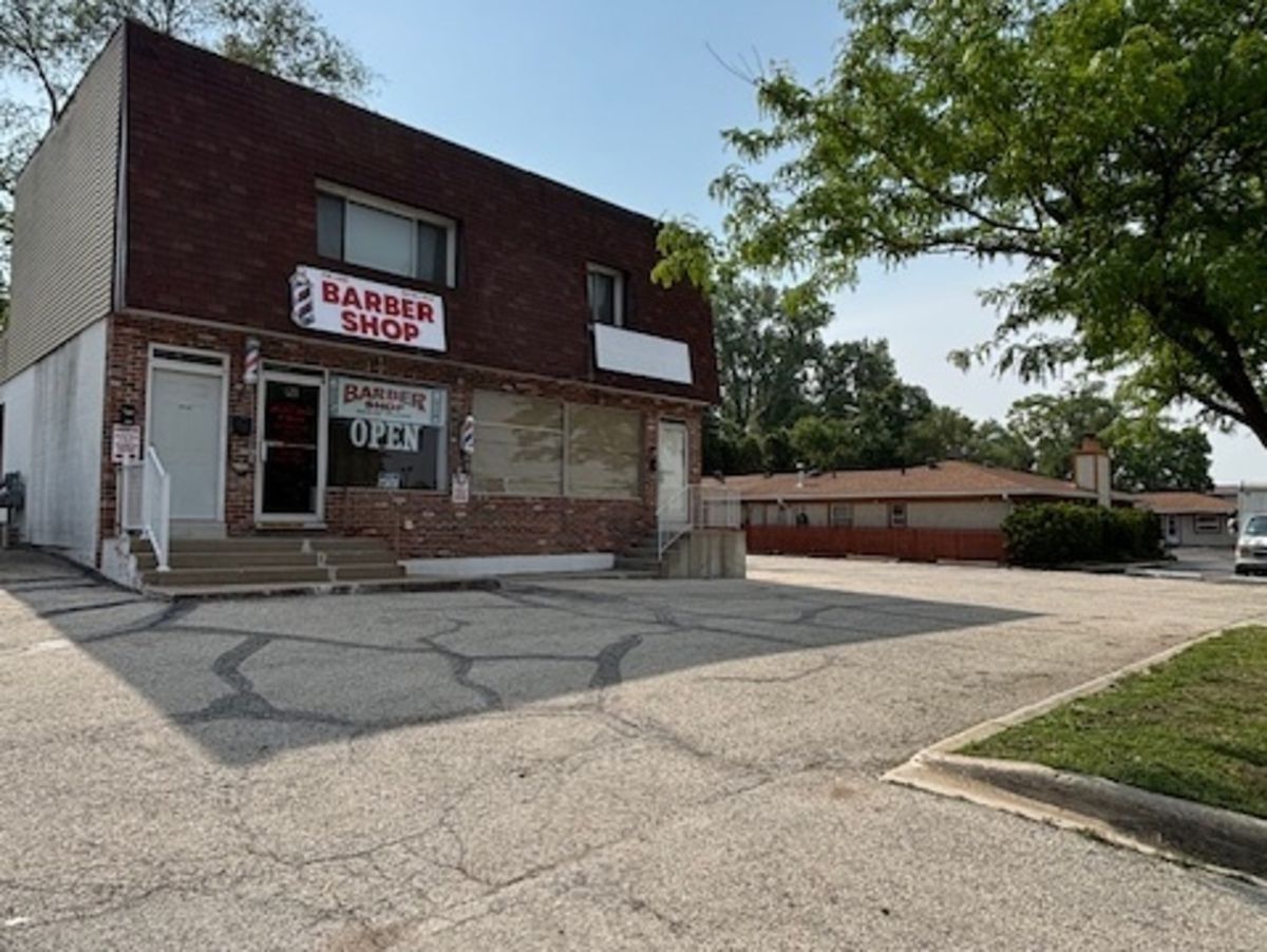 21 US Highway 12 Highway, Fox Lake, IL 60020