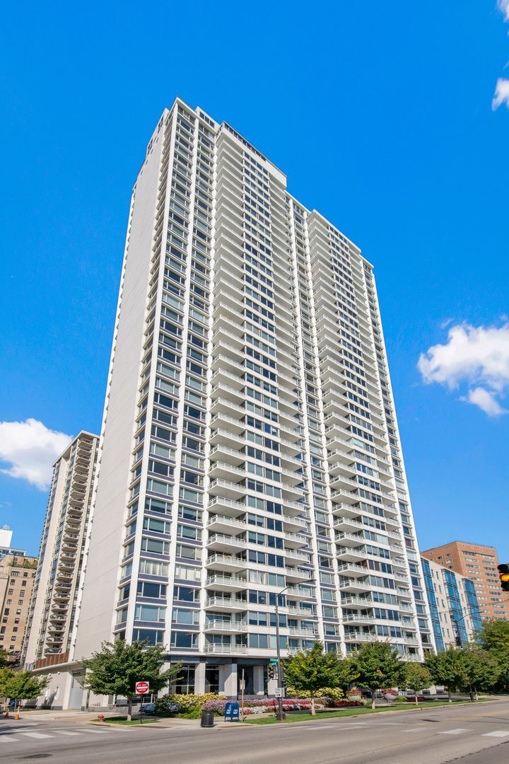1300 Lake Shore Drive, Chicago, IL 60610