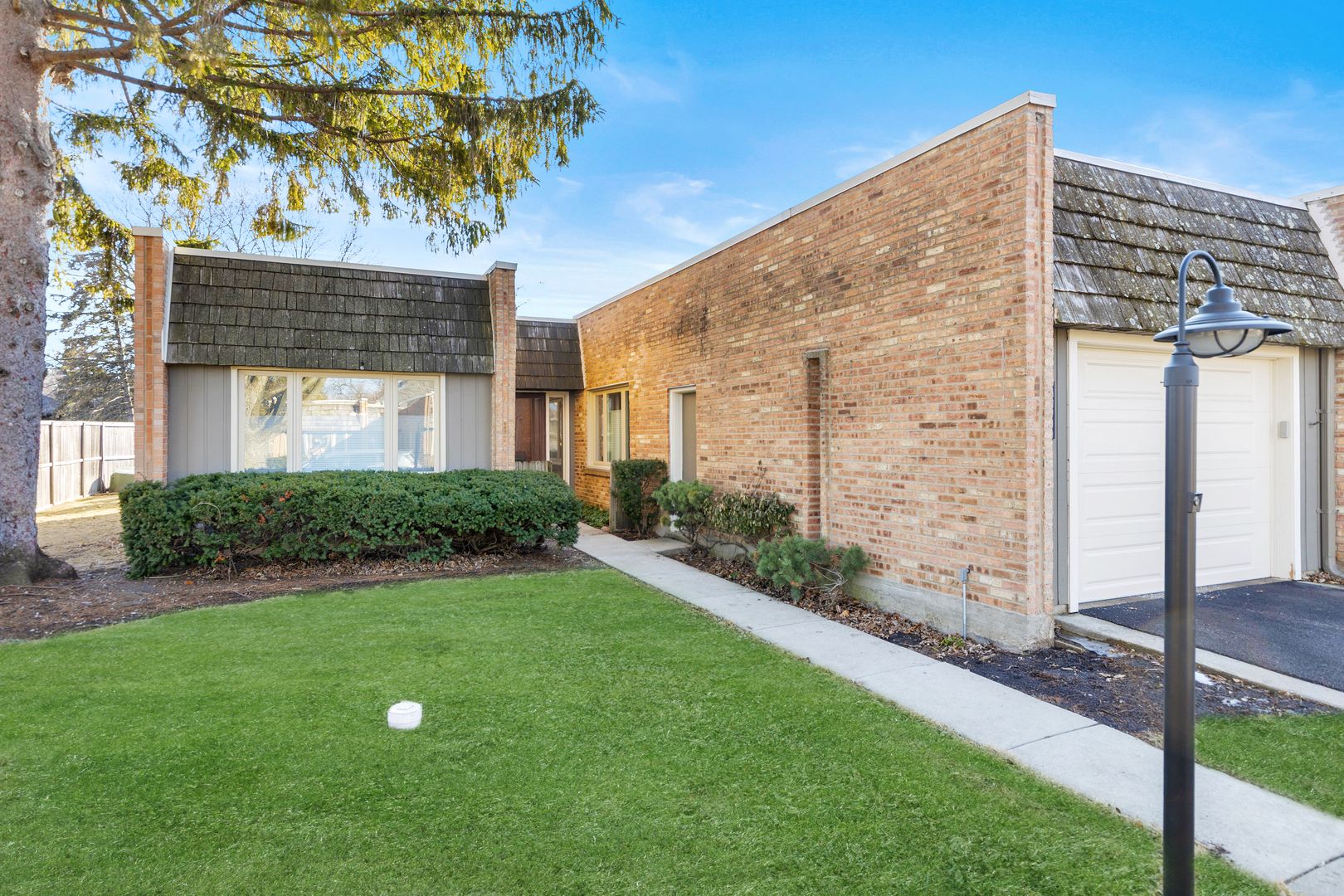 1817 Somerset Lane — Northbrook, IL 60062