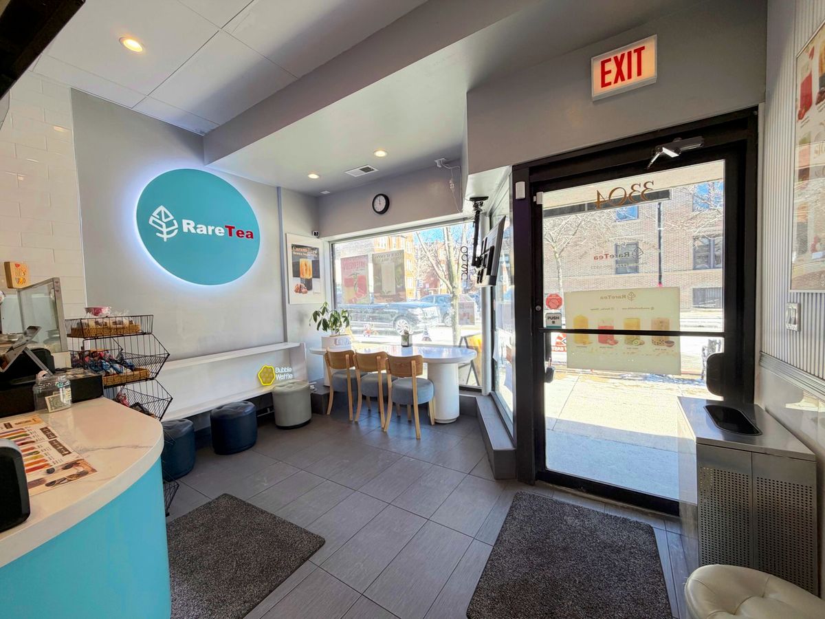 3304 Broadway, Chicago, IL 60657