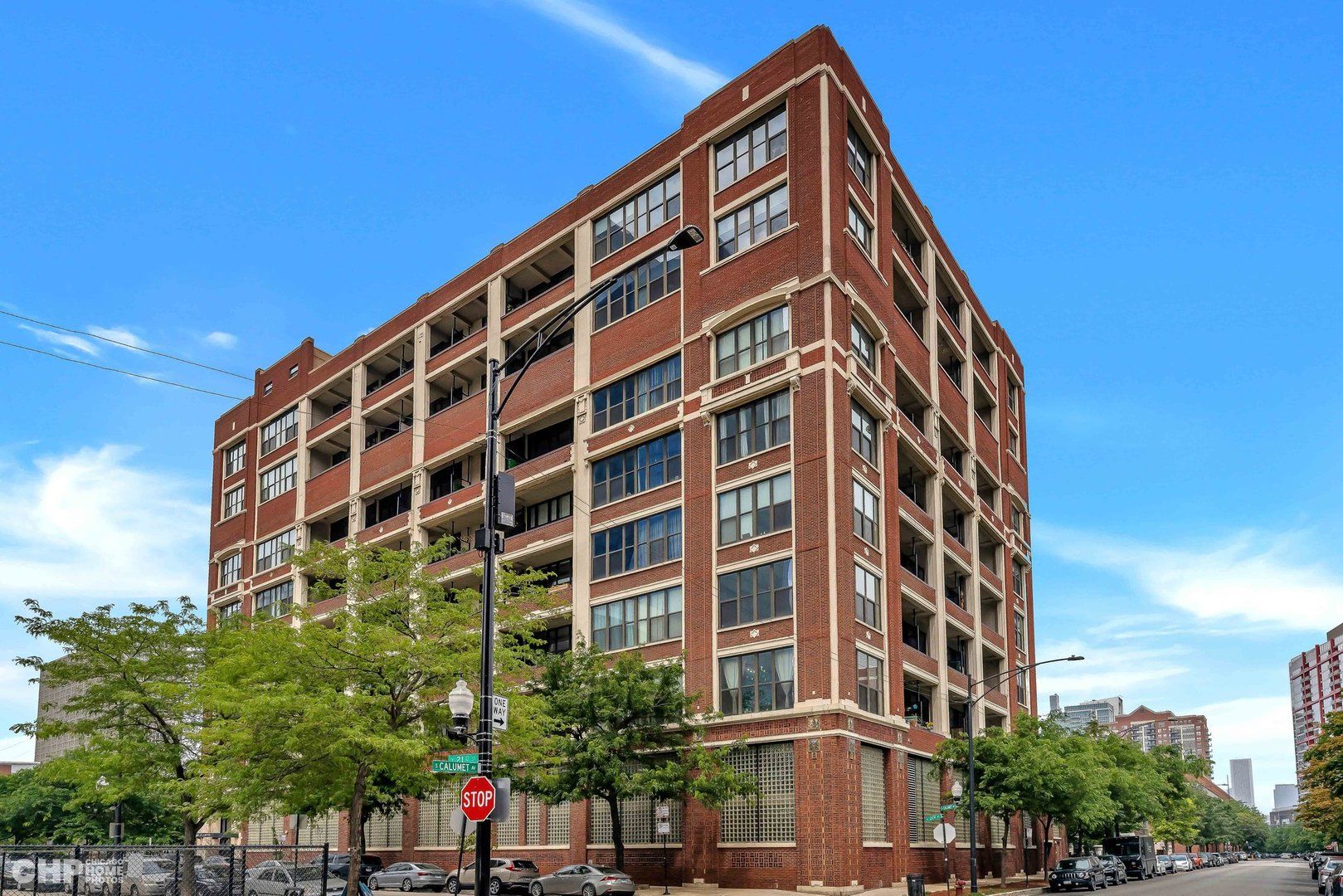320 E 21st Street #617 — Chicago, IL 60616