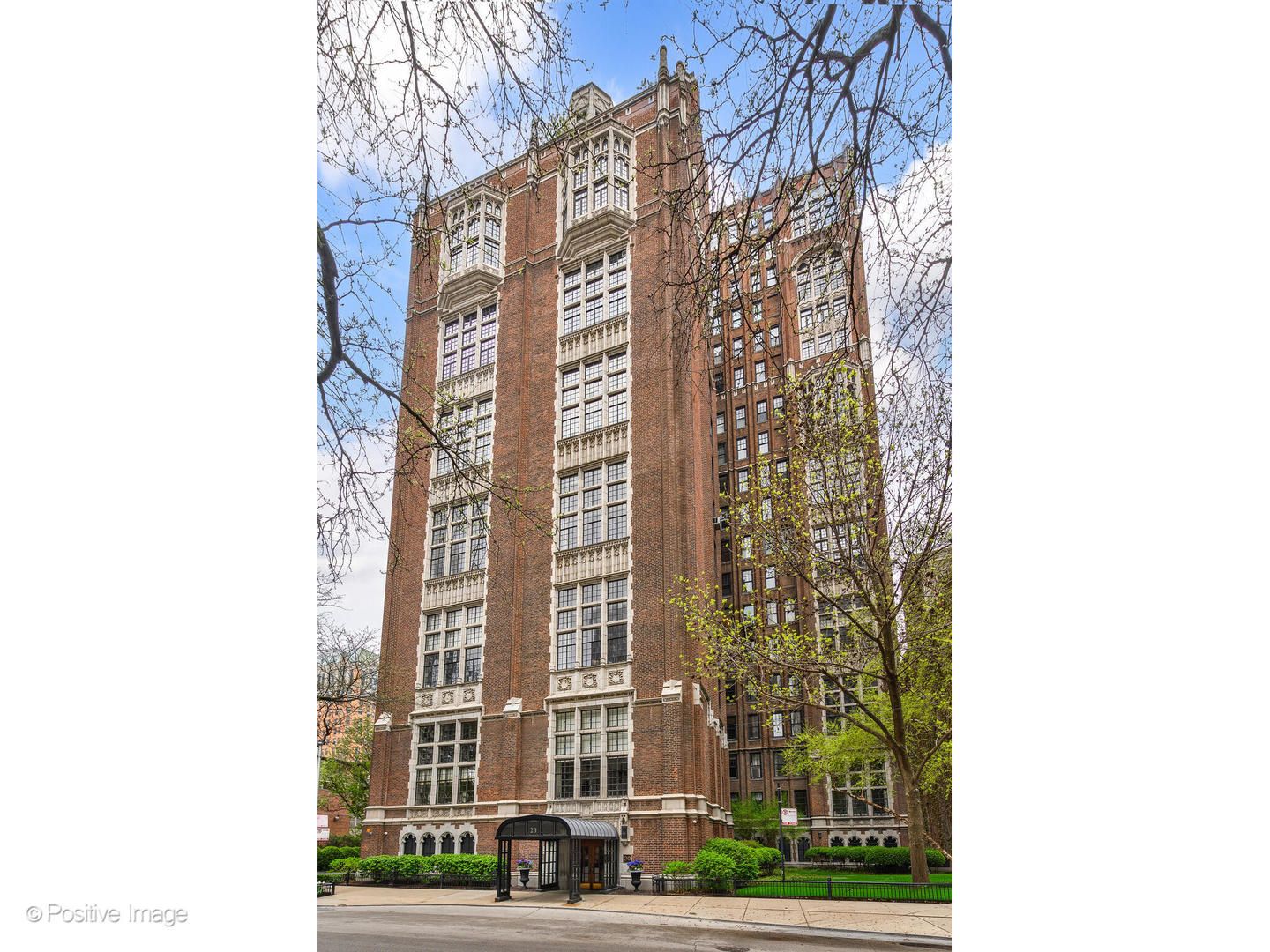 20 CEDAR Street — Chicago, IL 60611