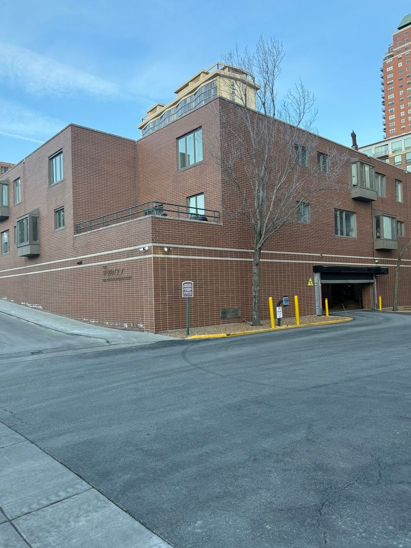 801 S Plymouth Court #324 — Chicago, IL 60605