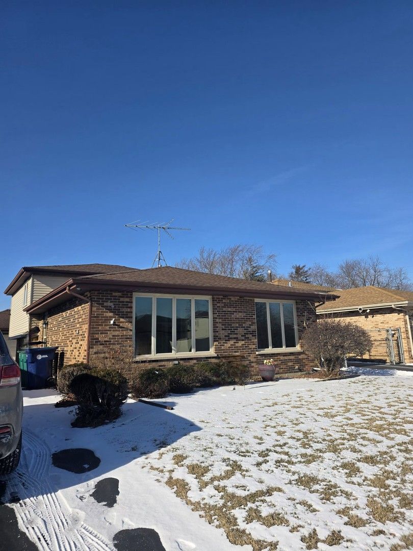 7544 Mason Avenue — Burbank, IL 60459