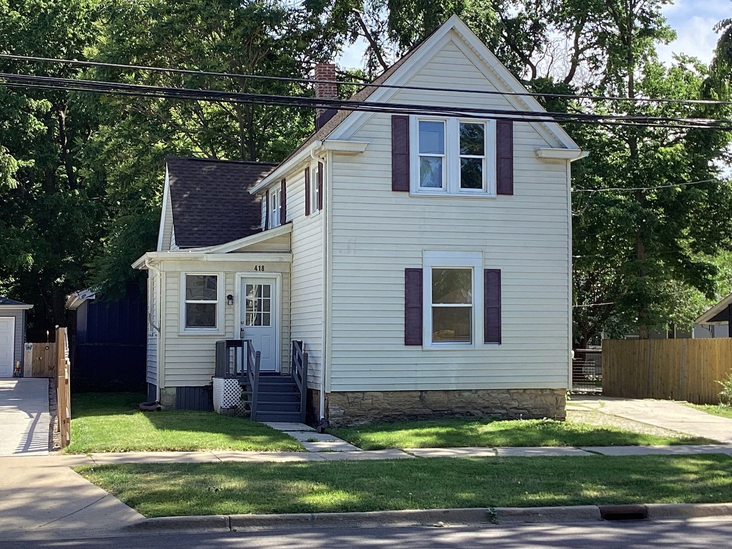 418 W Illinois Avenue — Aurora, IL 60506