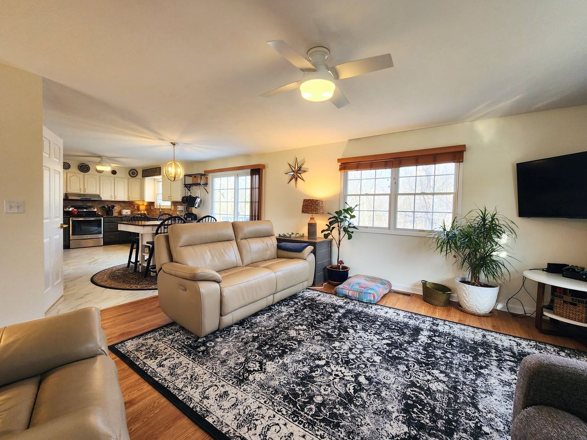 224 Cashen Drive, Makanda, IL 62958