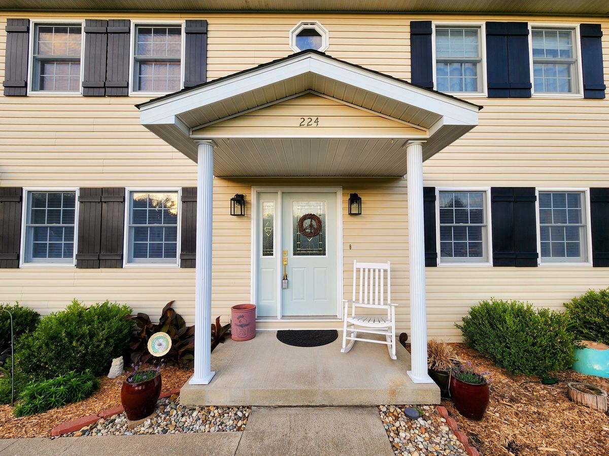 224 Cashen Drive, Makanda, IL 62958