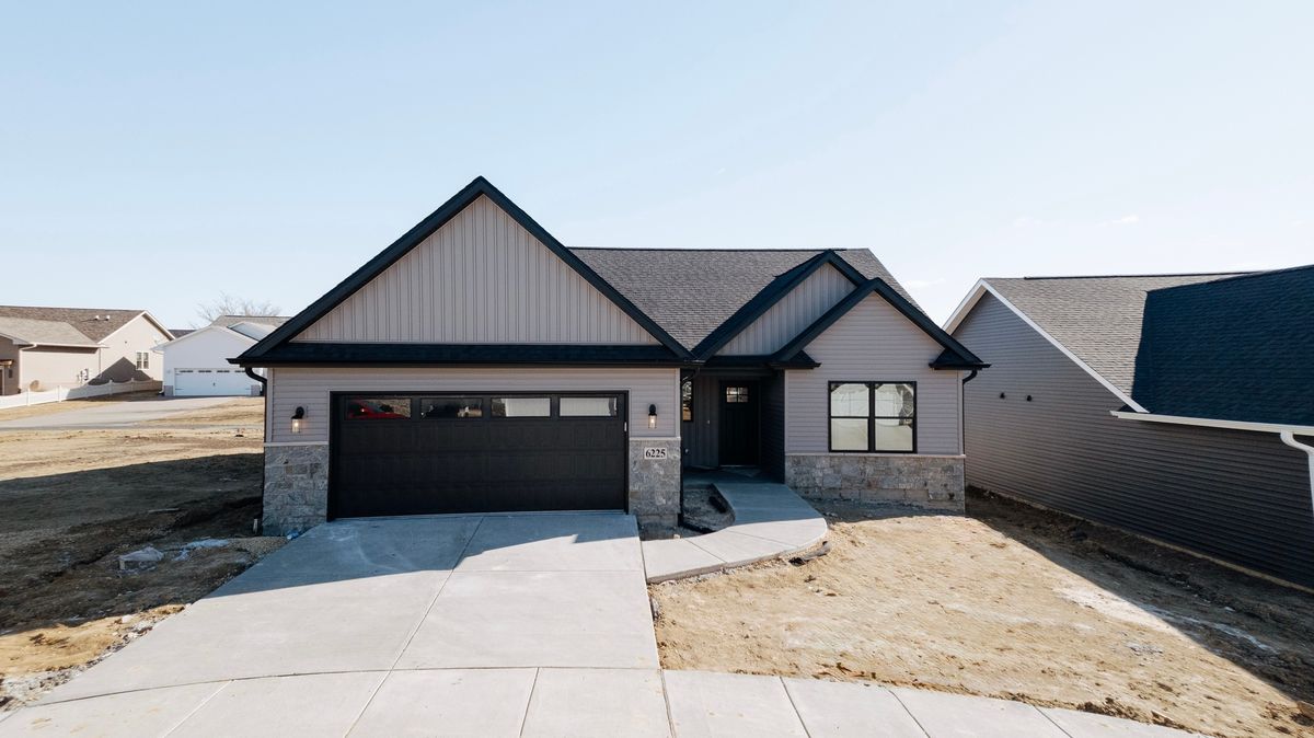 6225 College Avenue, Davenport, IA 52807