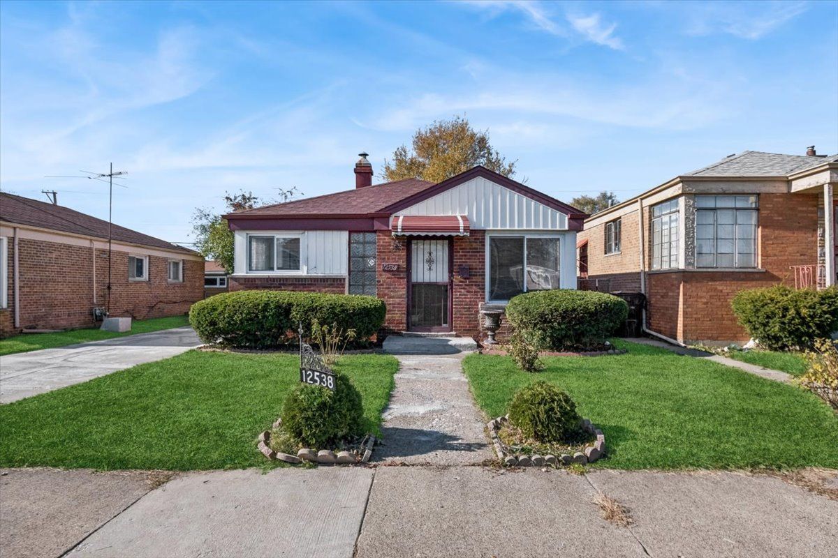 12538 Justine Street — Calumet Park, IL 60827