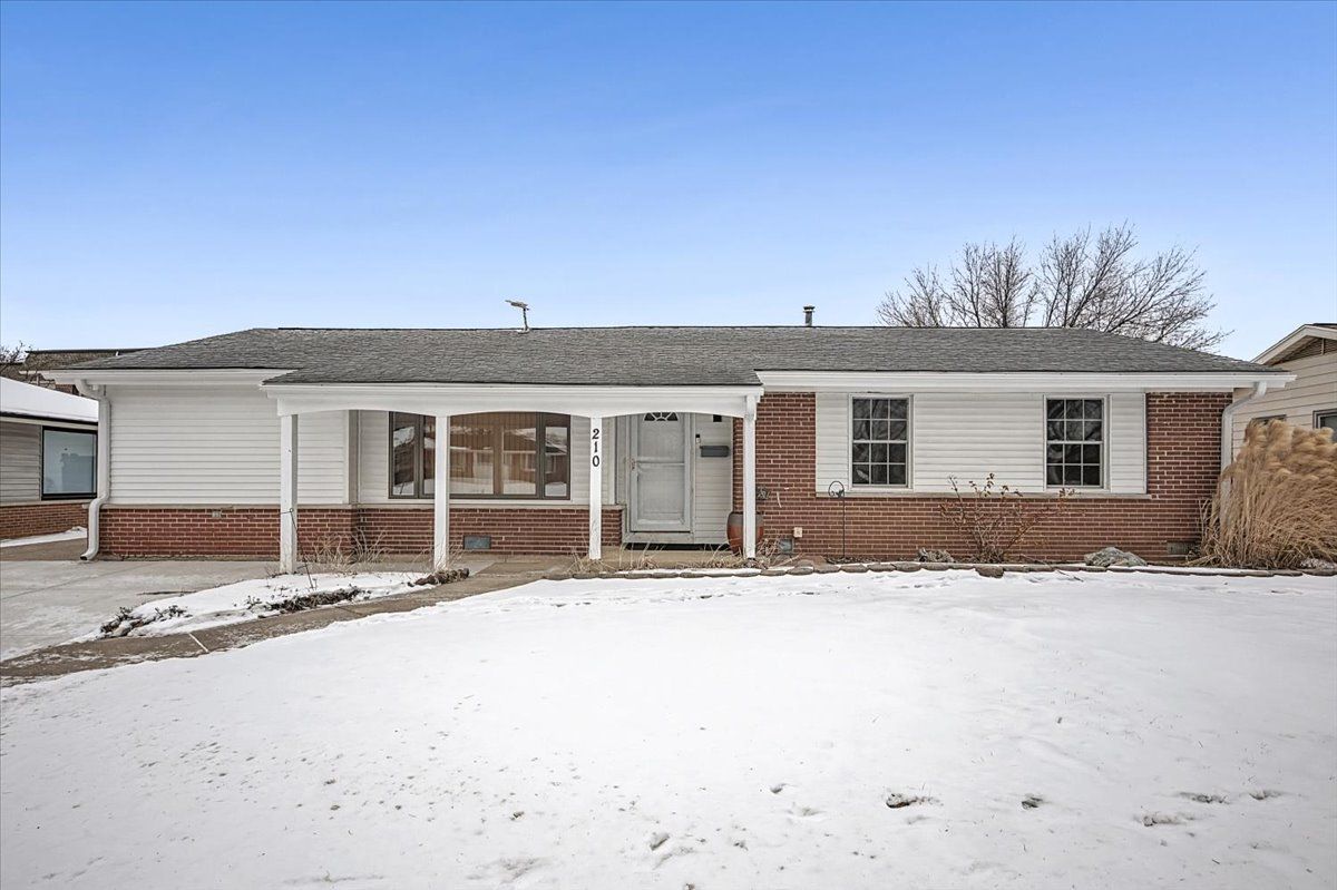 210 Brookhaven Drive, Elk Grove Village, IL 60007