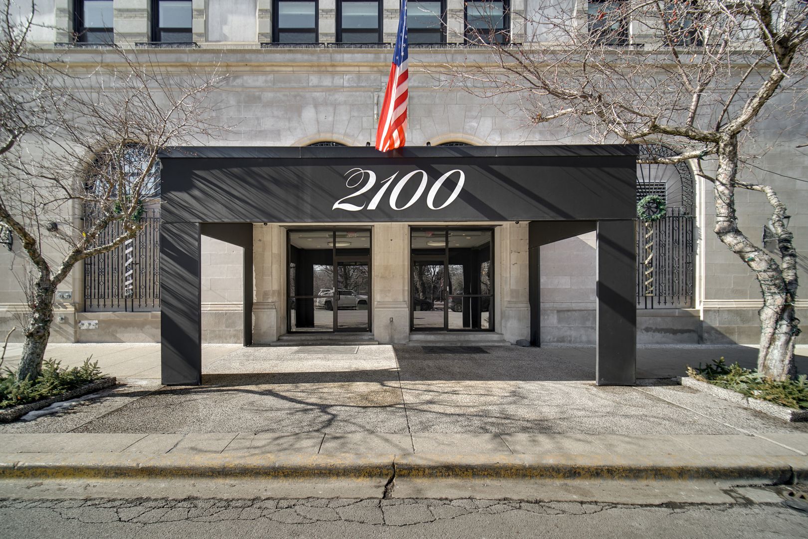 2100 N Lincoln Park West #7FN — Chicago, IL 60614
