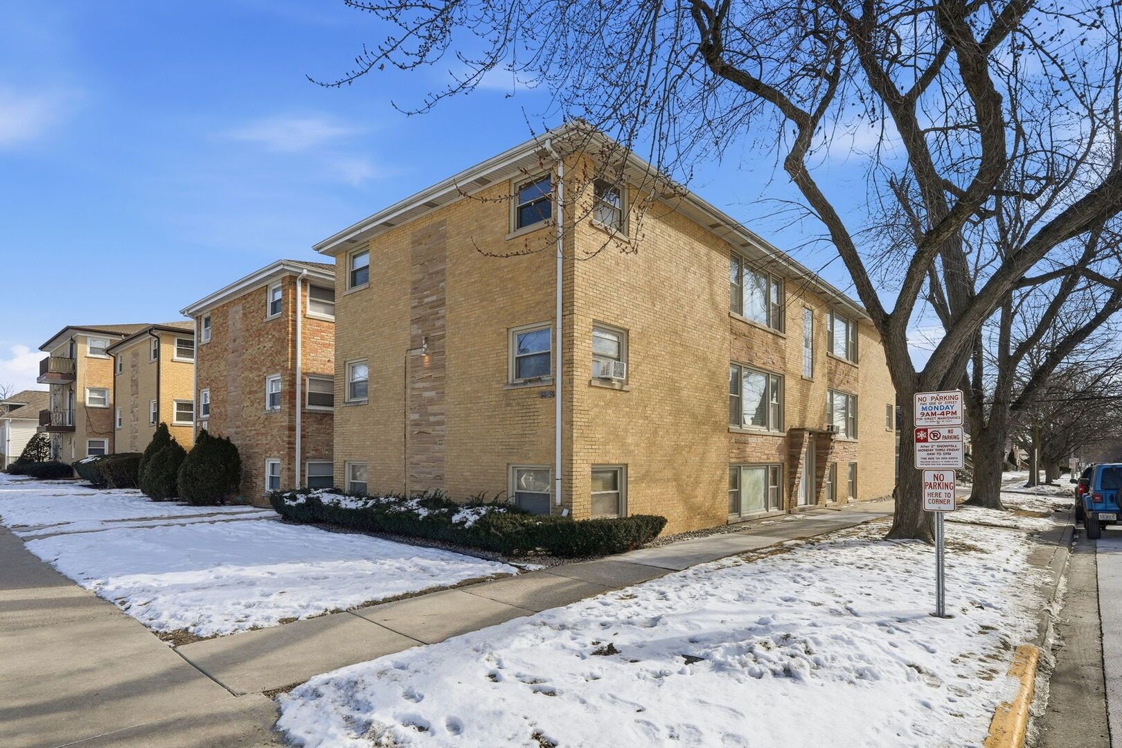 7519 W Fullerton Avenue #2S — Elmwood Park, IL 60707