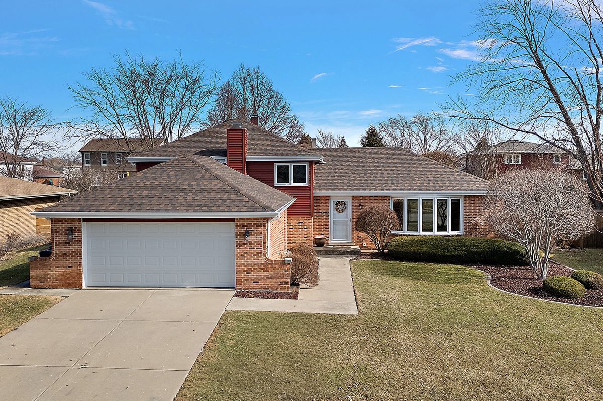 15223 Royal Foxhunt Road, Orland Park, IL 60462