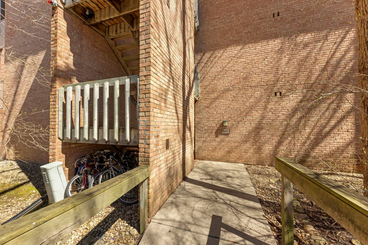 6010 Forest View Road, Lisle, IL 60532