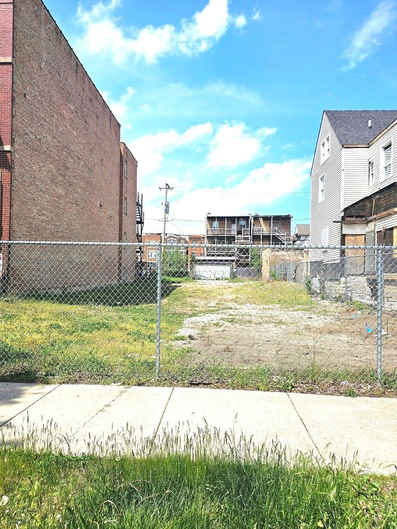 1524 E Marquette Road — Chicago, IL 60637