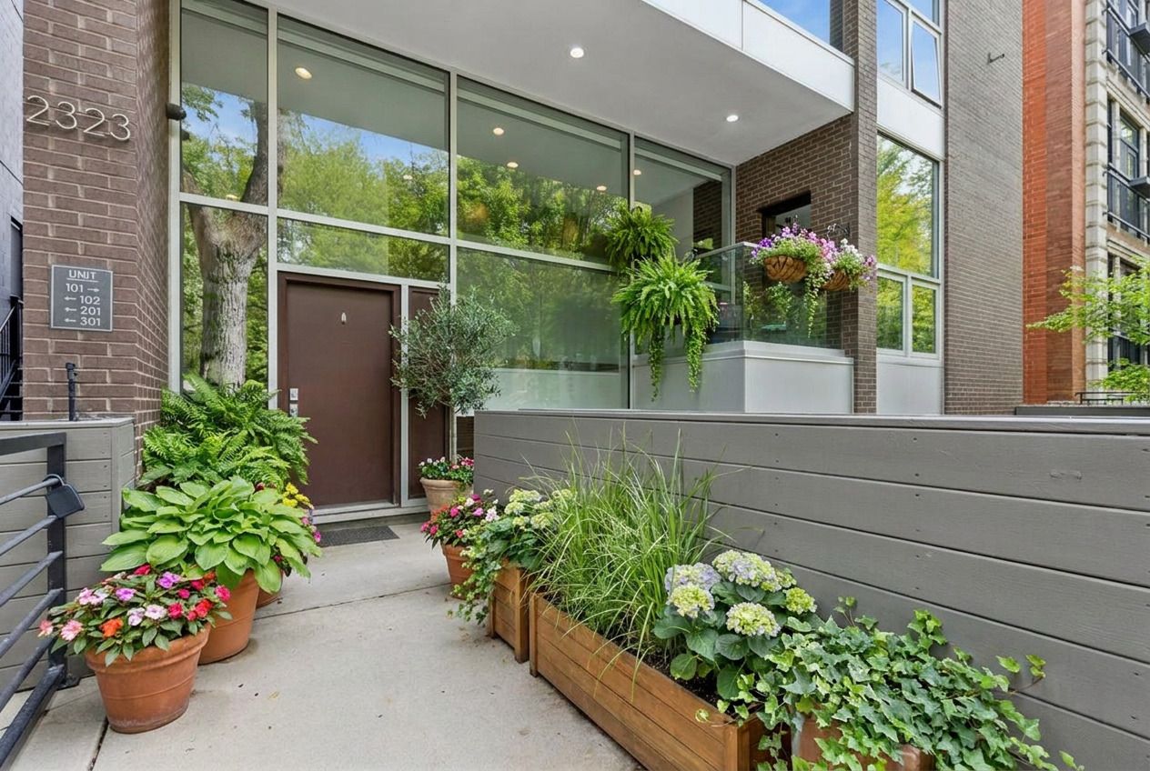 2323 N LEAVITT Street #101 — Chicago, IL 60647