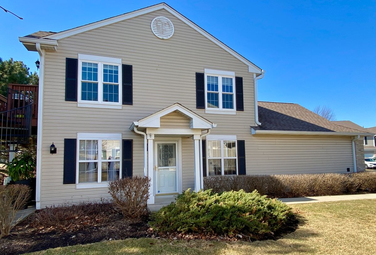 513 Windham Cove Drive, Crystal Lake, IL 60014