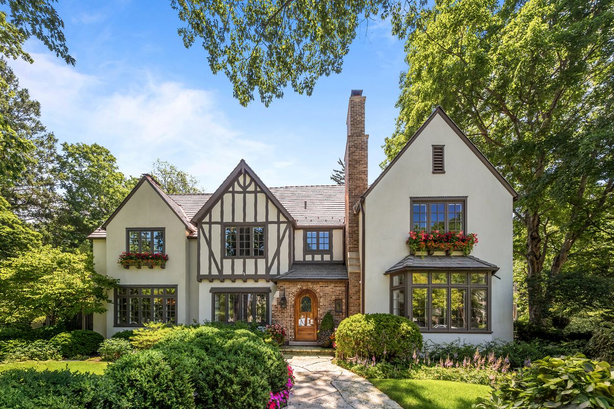 701 Center Avenue, Lake Bluff, IL 60044