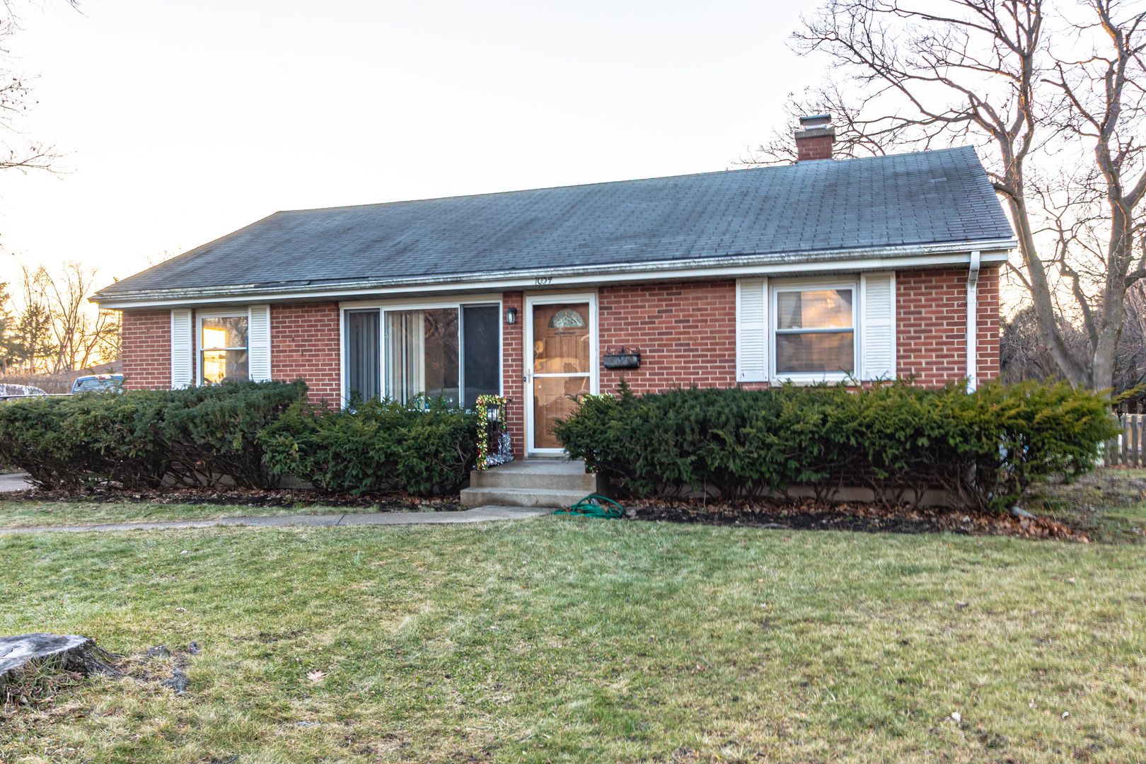 1054 Broadmoor Place — Deerfield, IL 60015