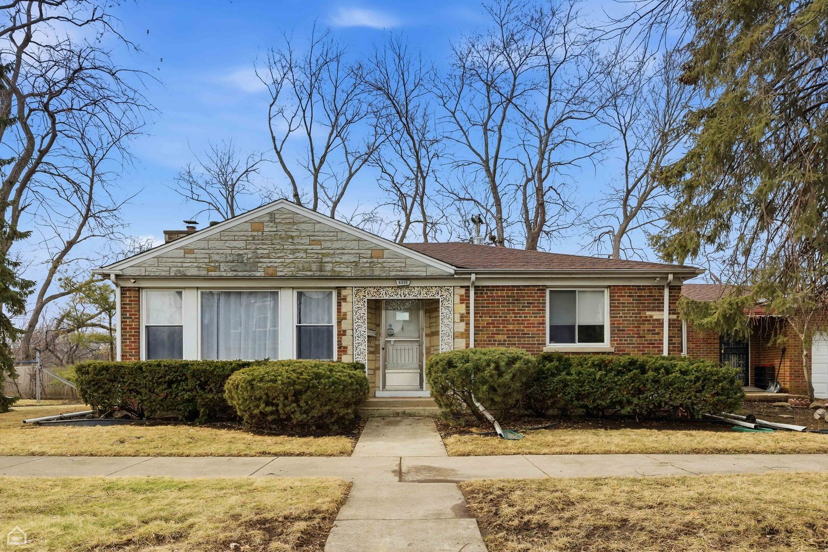 6310 N La Crosse Avenue — Chicago, IL 60646