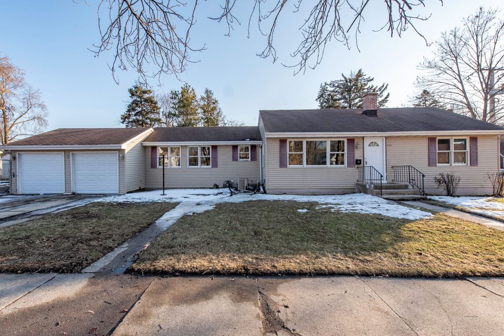 821 12th Street — North Chicago, IL 60064