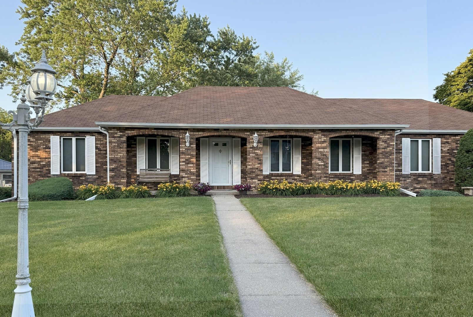 300 Fieldstone Lane — Dixon, IL 61021