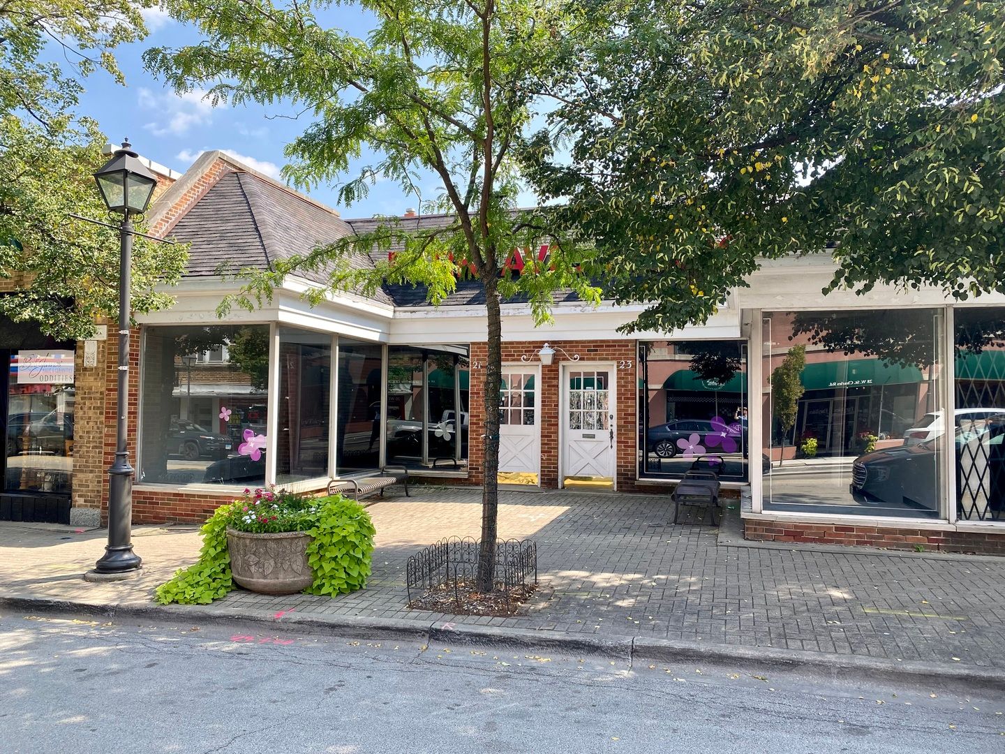 21-25 W St Charles Road — Lombard, IL 60148