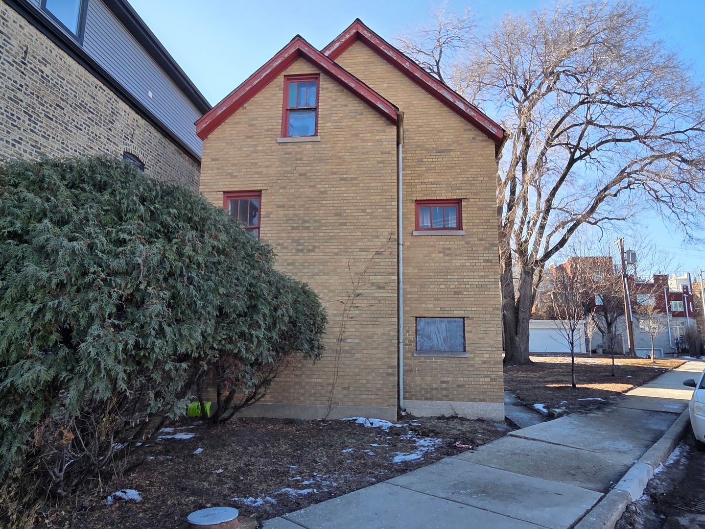 2310 N Hoyne Avenue — Chicago, IL 60647