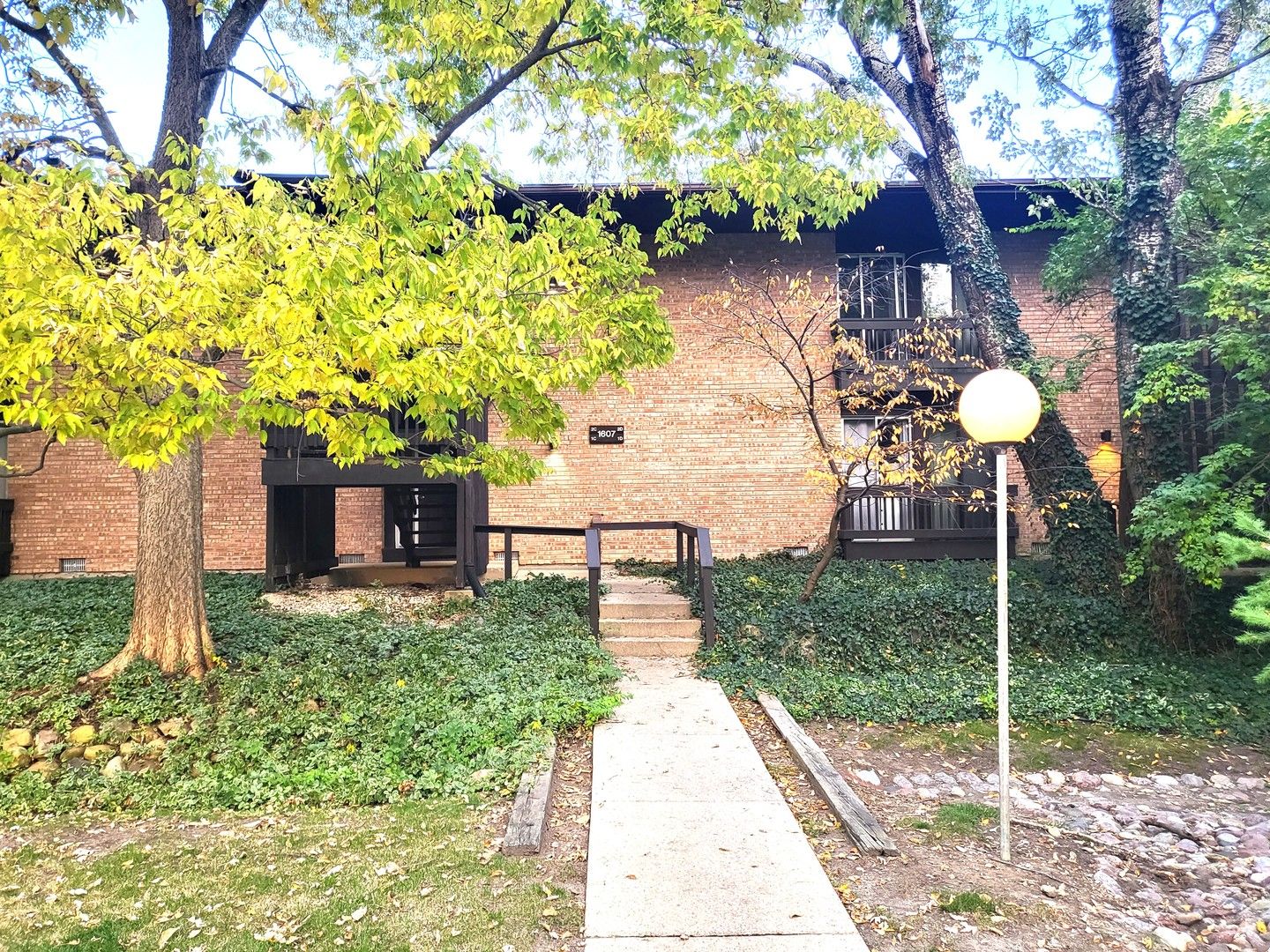 1607 E Maple Terrace #2D — Lisle, IL 60532