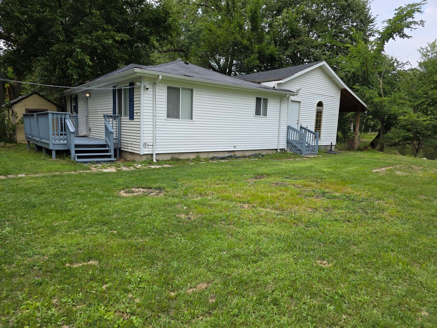 2709 N River Isle Road — Momence, IL 60954