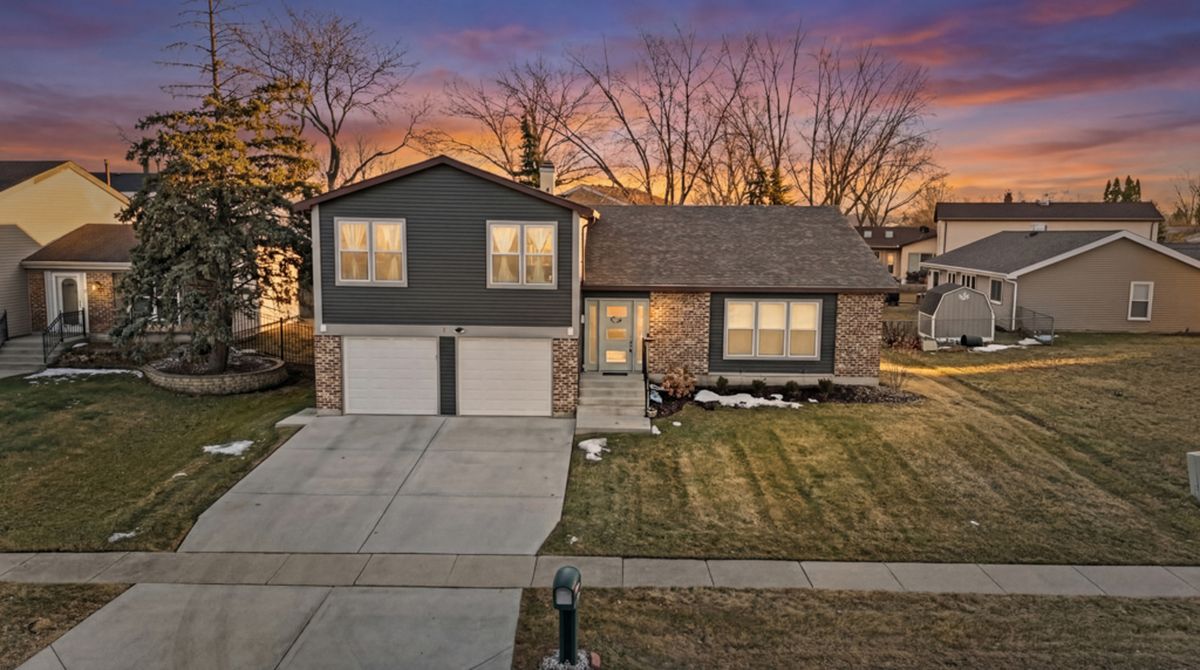 51 Stevenson Drive, Glendale Heights, IL 60139