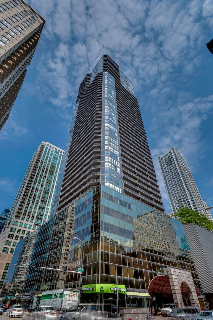 10 E Ontario Street #P-S515 — Chicago, IL 60611