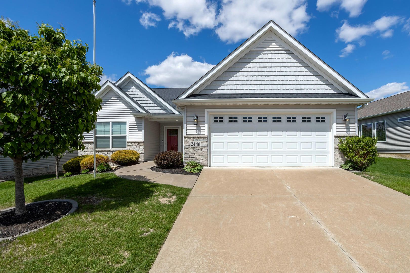 2446 Pheasant Creek Circle — Davenport, IA 52807