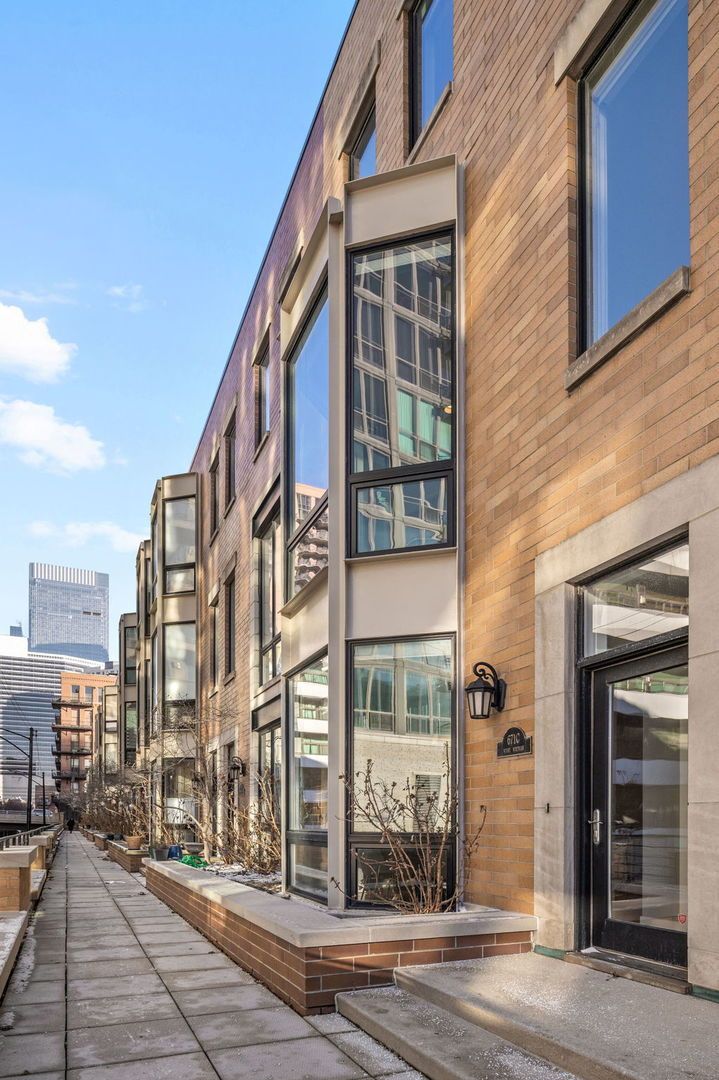 671 WAYMAN Street — Chicago, IL 60661