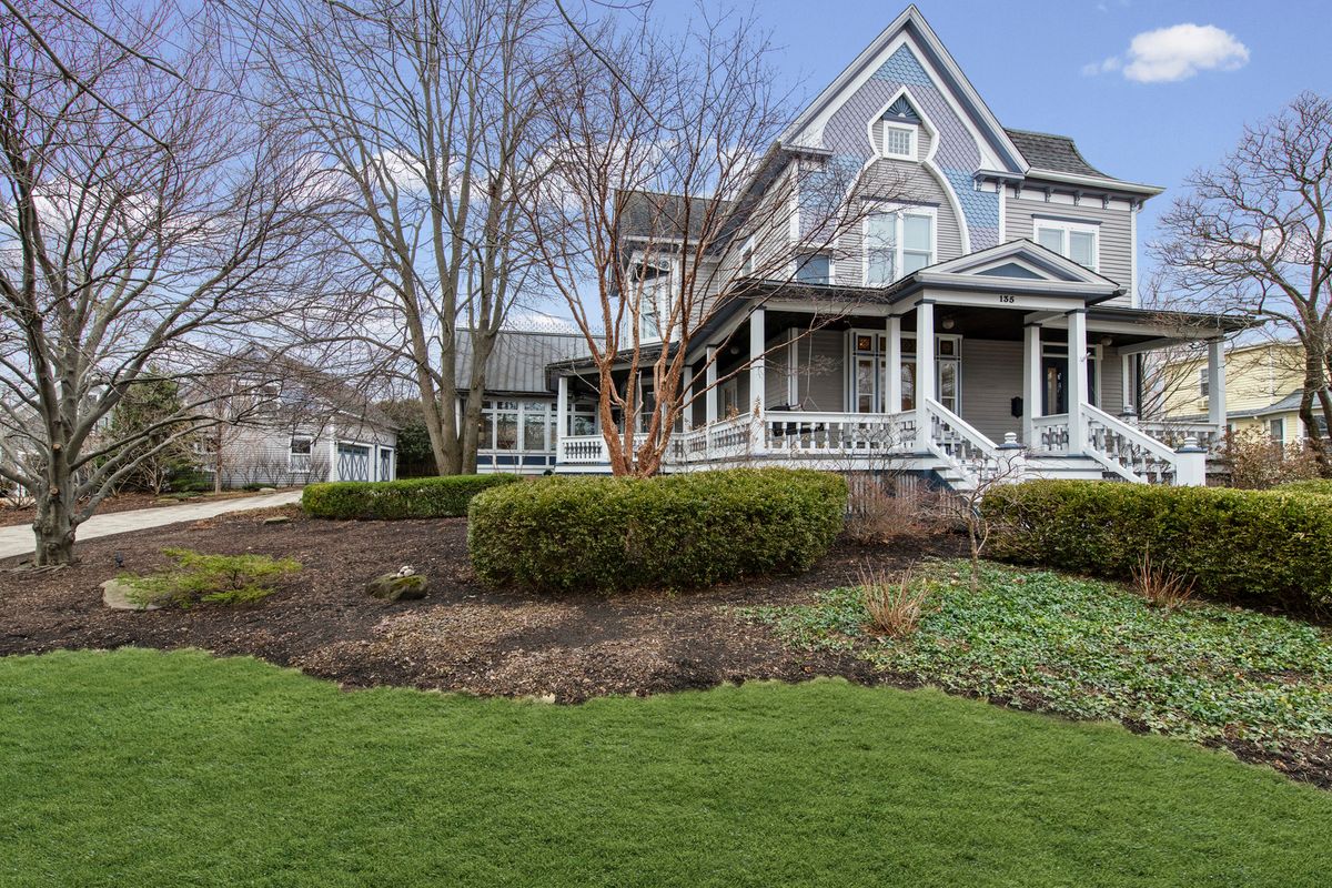135 Lake Street, Barrington, IL 60010